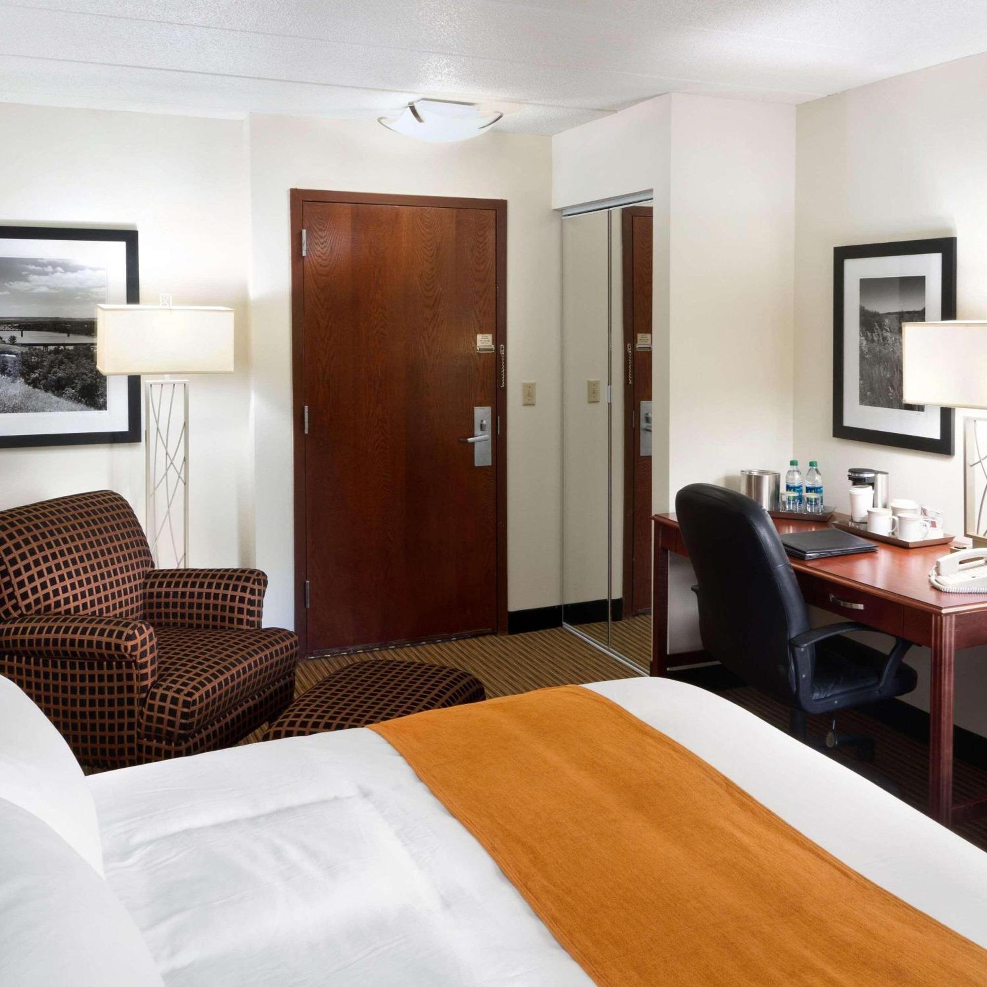 Radisson Hotel Bismarck Eksteriør bilde