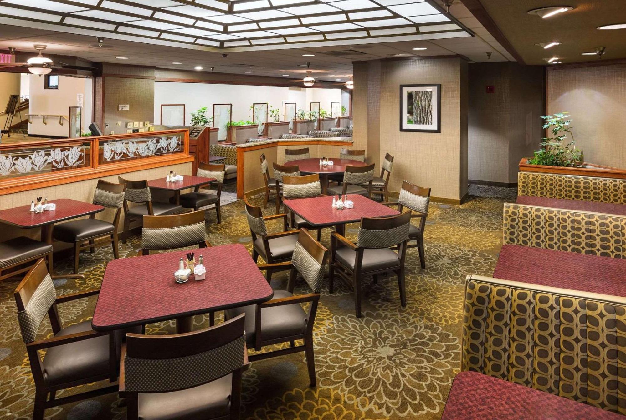 Radisson Hotel Bismarck Eksteriør bilde